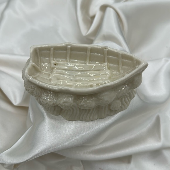 Belleek Salt “Boat” Third Black Mark 1926-1946 - Picture 1 of 4